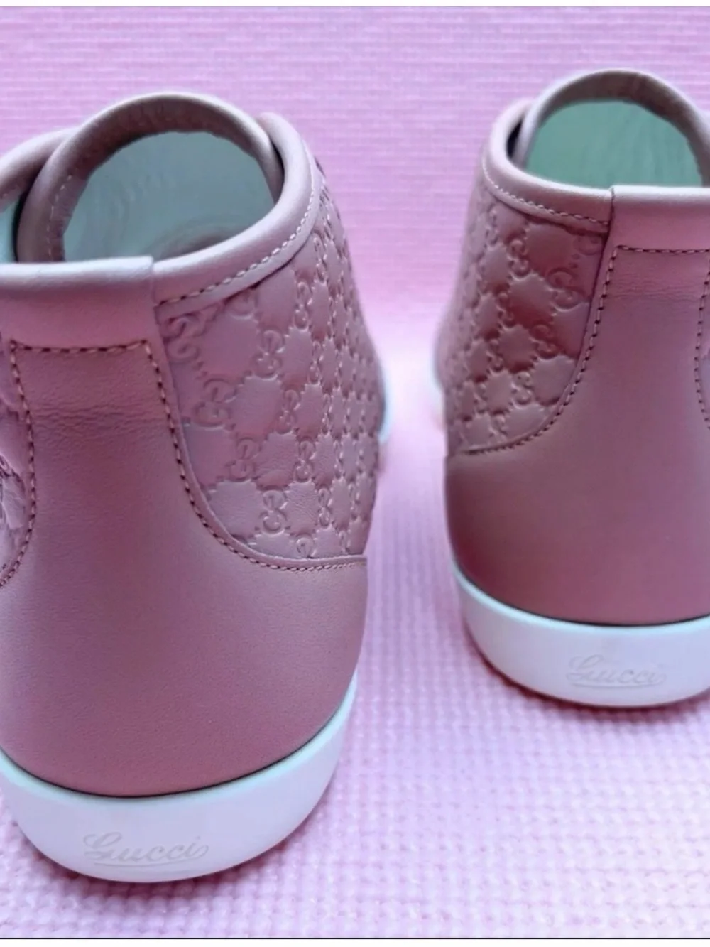 Set Gucci Blush Pink Guccissima  Leather High-Top Sneakers and Crossbody Bag
